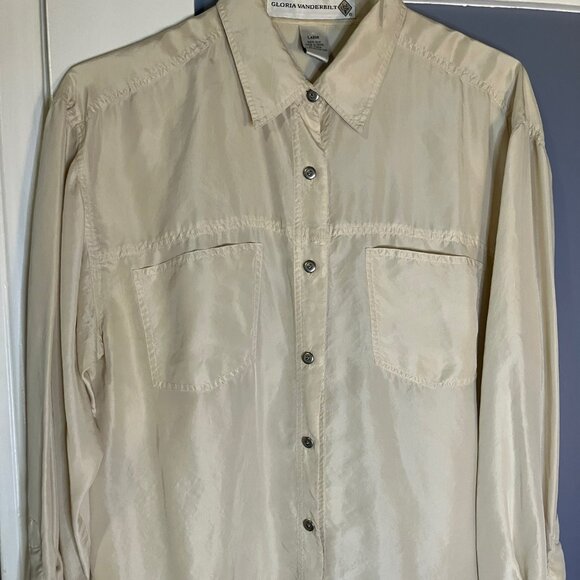 Gloria Vanderbilt Tops - 100% Silk Button Up Blouse. Vintage Gloria Vanderbilt. Large.